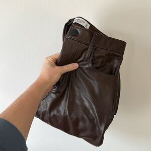 ABERCROMBIE & FITCH ULTRA HIGH RISE 90S STRAIGHT VEGAN LEATHER PANT IN COFFEE 24